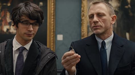 Skyfall ! Des espions, des gadgets et un James Bond modernisé!