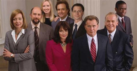  The West Wing: Un Drame Politique Intellectuel et Humoristique aux Couloirs du Pouvoir !